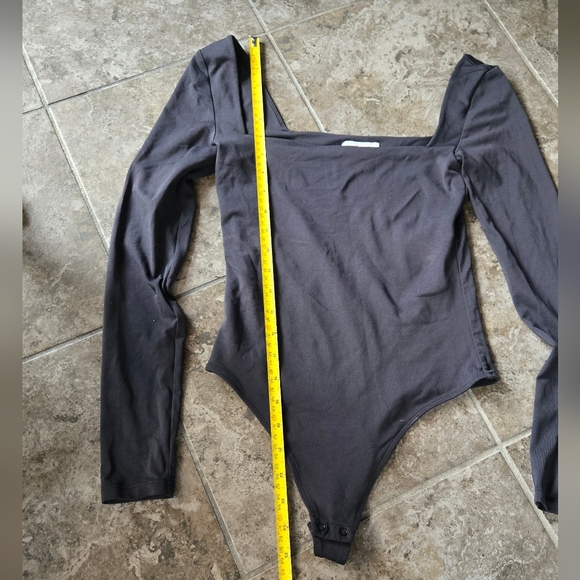 Aritzia Babaton Contour Square Neck Bodysuit Black Long Sleeve Thong S - Picture 4 of 10